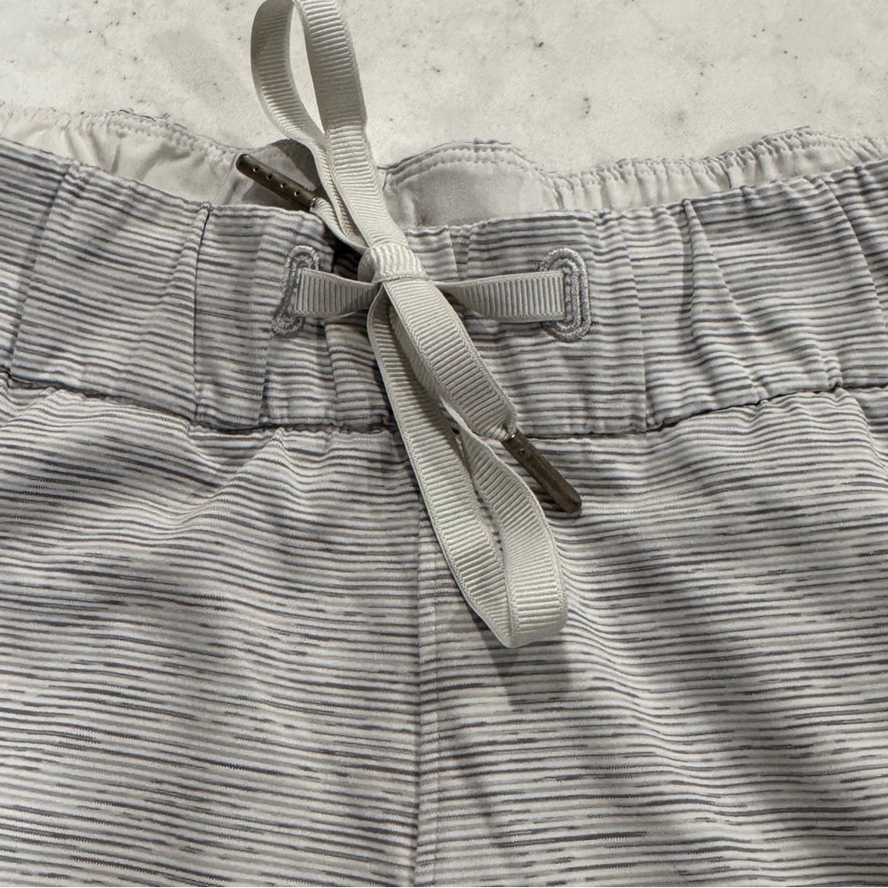 LULULEMON On The Fly Women's Space Dye Gray Shorts Pockets Gym Workout Casual - Picture 6 of 14